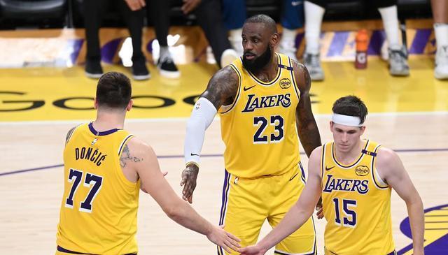 正是我一直, 此外, 黄泽林曾在